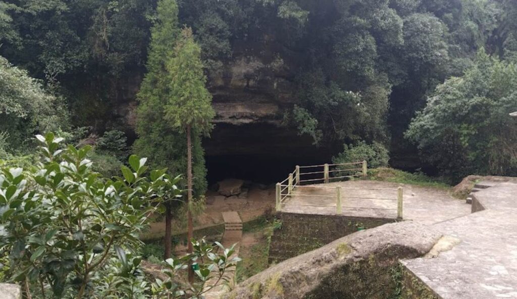 Mawjymbuin Caves near Mawsynram