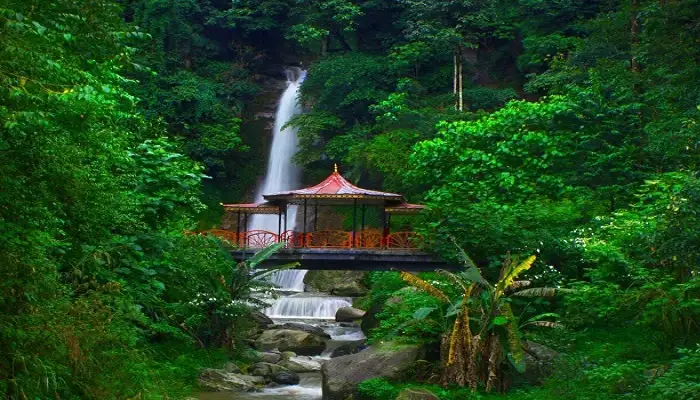 15 Best places to visit near Gangtok 14 Banjhakri Waterfall gangtok